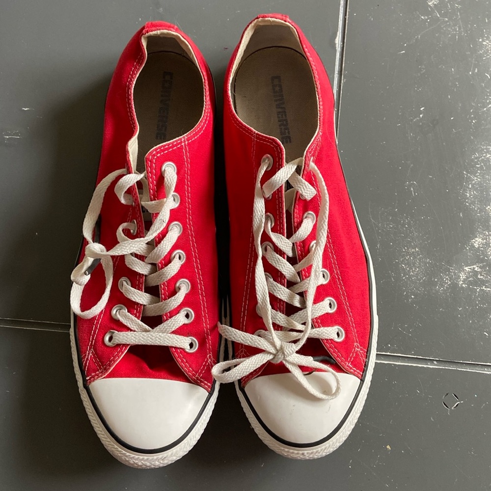 Red low top converse Chuck Taylor